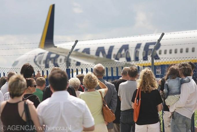 Ile tytoniu można przewieźć samolotem Ryanair? Limity i zasady bagażu