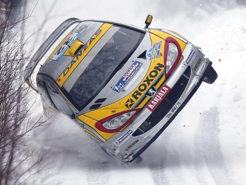 Jak łatwo wyciągnąć gniazdo zapalniczki w Peugeot 206?