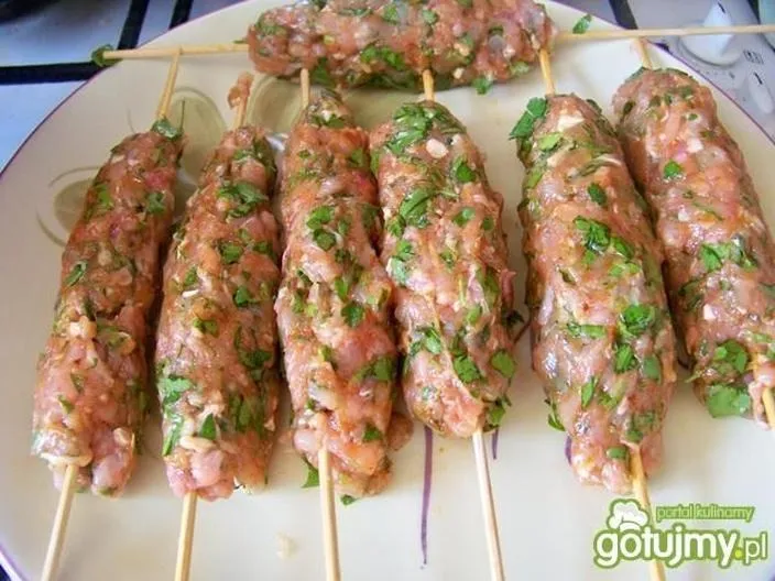 Pyszny przepis: jak zrobić szisz kebab w domowej kuchni